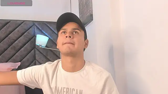 Snapshot of Tthiago_cruz chatting on 10-02-25, 11:12 Tthiago cruz online show from 10-02-25, 11:12