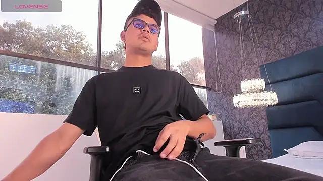 Snapshot of Tthiago_cruz chatting on 11-15-25, 08:16 Tthiago cruz online show from 11-15-25, 08:16