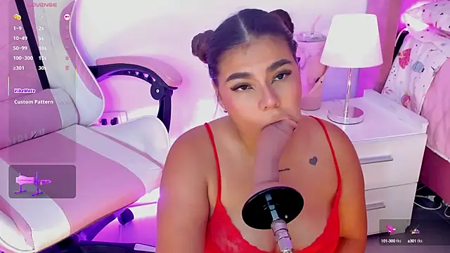 Snapshot of AliceThundeer chatting on 09-12-25, 04:23 AliceThundeer online show from 09-12-25, 04:23