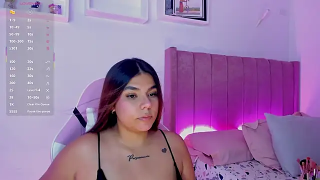 Snapshot of AliceThundeer chatting on 09-20-25, 04:13 AliceThundeer online show from 09-20-25, 04:13