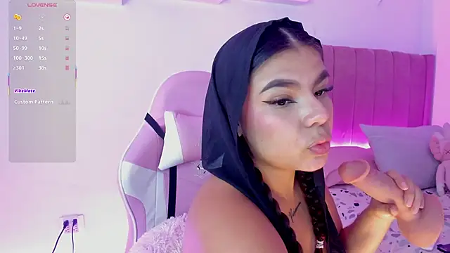 Snapshot of AliceThundeer chatting on 09-24-25, 04:27 AliceThundeer online show from 09-24-25, 04:27