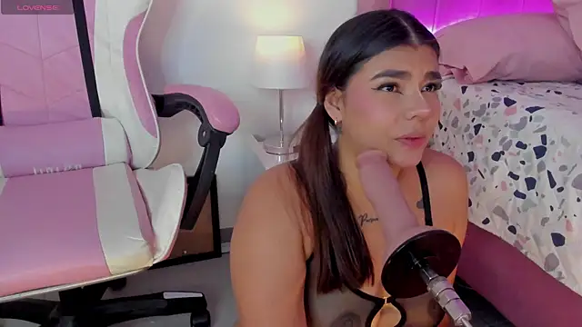 Snapshot of AliceThundeer chatting on 11-02-25, 04:15 AliceThundeer online show from 11-02-25, 04:15