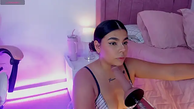 Snapshot of AliceThundeer chatting on 11-12-25, 04:13 AliceThundeer online show from 11-12-25, 04:13