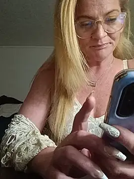 Goldenndoll online show from 05-31-26, 09:49