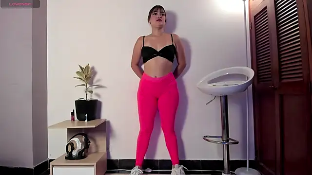 Maxinnevance online show from 09-30-25, 12:21