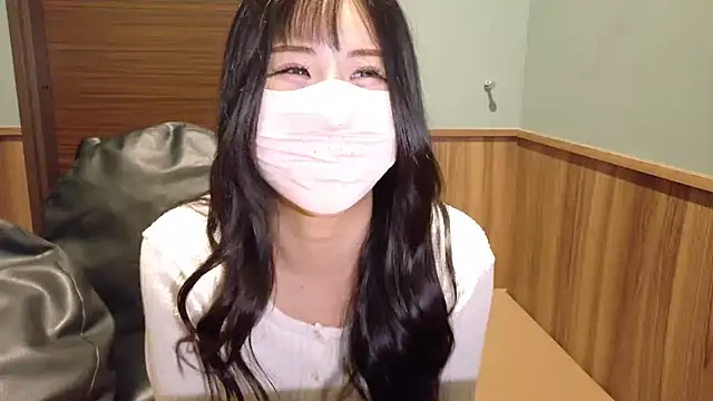 Snapshot of Ema-- chatting on 11-04-25, 10:36 Ema-- online show from 11-04-25, 10:36