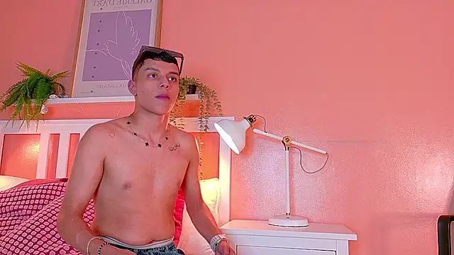 AAronBaker  online show from 09-29-25, 07:40