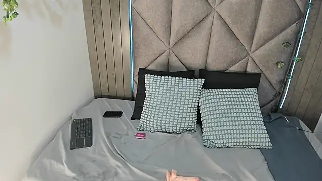 AAronBaker  online show from 10-11-25, 07:45