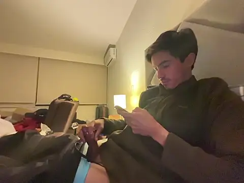 Snapshot of hornymagicalonso chatting on 03-14-26, 02:06 hornymagicalonso online show from 03-14-26, 02:06