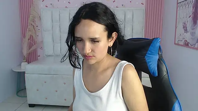 Snapshot of bella_vibess_s chatting on 10-08-25, 09:07 bella vibess s online show from 10-08-25, 09:07