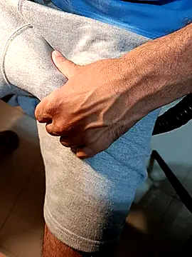 Gallo001 online show from 11-30-25, 02:48