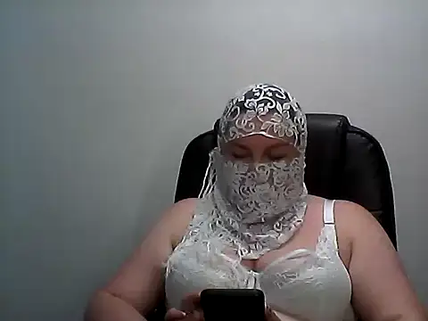Snapshot of EllaLove2277 chatting on 06-24-26, 10:25 EllaLove2277 online show from 06-24-26, 10:25