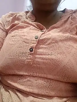 Snapshot of bitch-horny chatting on 10-25-25, 01:18 bitch-horny online show from 10-25-25, 01:18