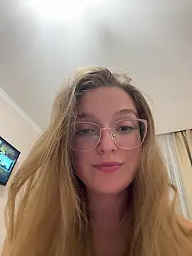 Snapshot of Bellatrisssaa chatting on 09-15-25, 06:30 Bellatrisssaa online show from 09-15-25, 06:30