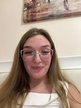 Bellatrisssaa online show from 12-16-25, 04:23