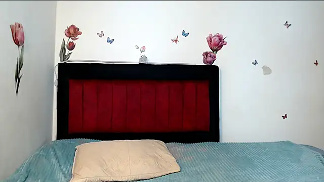 Snapshot of Valeryxs chatting on 04-18-26, 01:31 Valeryxs online show from 04-18-26, 01:31