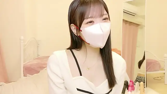 Snapshot of roachan_ chatting on 02-17-26, 01:29 roachan online show from 02-17-26, 01:29