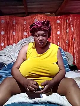 Snapshot of BUSTY_QUEEEN chatting on 10-15-25, 06:02 BUSTY QUEEEN online show from 10-15-25, 06:02