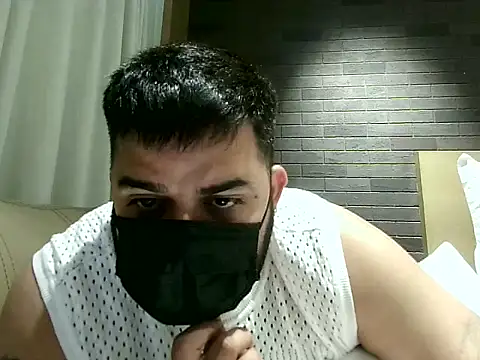 Snapshot of THEDICKBOY17 chatting on 10-05-25, 09:40 THEDICKBOY17 online show from 10-05-25, 09:40