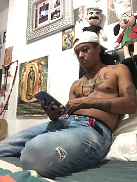 Snapshot of elpeluchenegroxxx3 chatting on 02-10-26, 02:04 elpeluchenegroxxx3 online show from 02-10-26, 02:04