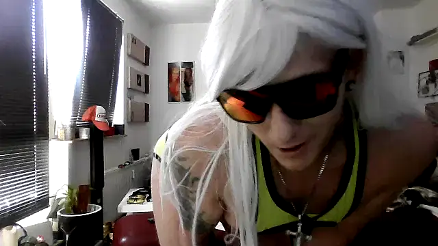 hellgirl1980 online show from 09-22-25, 11:23