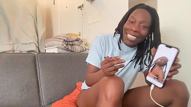 Snapshot of littyleesh1 chatting on 09-13-25, 03:56 littyleesh1 online show from 09-13-25, 03:56