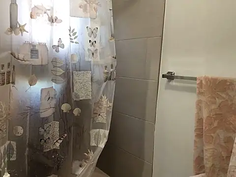 Snapshot of littyleesh1 chatting on 10-10-25, 01:10 littyleesh1 online show from 10-10-25, 01:10