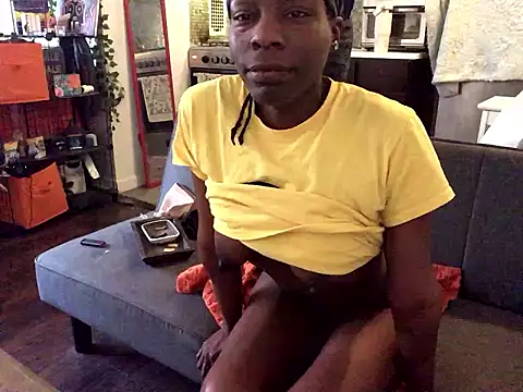 Snapshot of littyleesh1 chatting on 01-16-26, 02:32 littyleesh1 online show from 01-16-26, 02:32