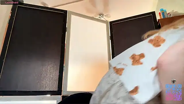 Snapshot of LouieRutt chatting on 09-22-25, 02:08 LouieRutt online show from 09-22-25, 02:08