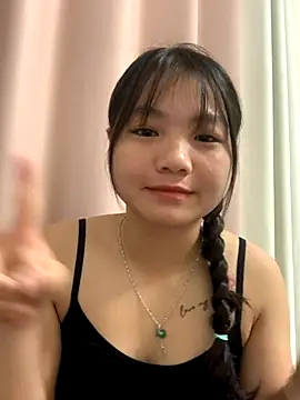 Snapshot of Emlyly-18 chatting on 09-09-25, 02:11 Emlyly-18 online show from 09-09-25, 02:11