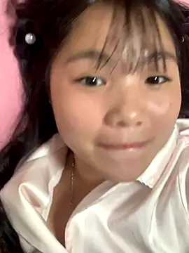 Snapshot of Emlyly-18 chatting on 09-30-25, 05:29 Emlyly-18 online show from 09-30-25, 05:29