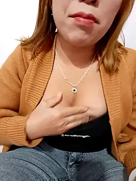 Snapshot of keobong-00 chatting on 12-17-25, 12:49 keobong-00 online show from 12-17-25, 12:49