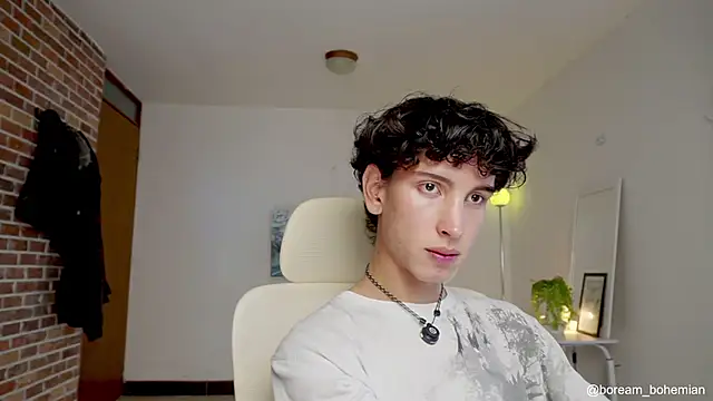 Snapshot of boream chatting on 10-18-25, 01:34 boream online show from 10-18-25, 01:34