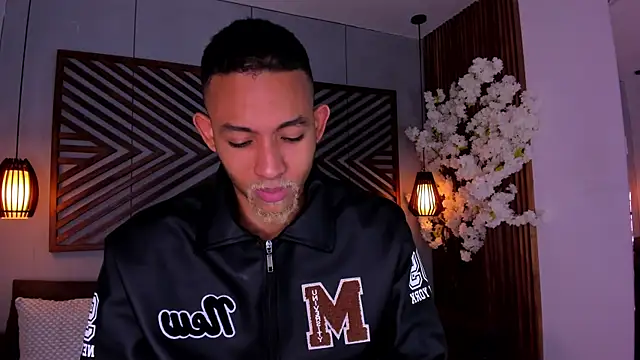 Snapshot of B_Wild chatting on 11-11-25, 03:39 B Wild online show from 11-11-25, 03:39