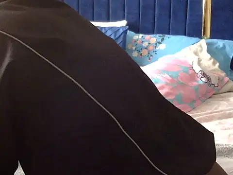 Snapshot of Playroom_queen chatting on 12-18-25, 11:05 Playroom queen online show from 12-18-25, 11:05