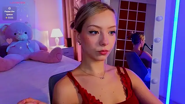 LumMina online show from 04-15-26, 03:13