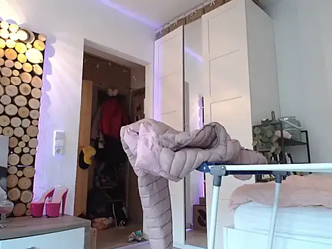 Snapshot of story_of_sarah chatting on 09-13-25, 03:45 story of sarah online show from 09-13-25, 03:45