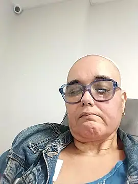 Snapshot of Yarry40 chatting on 01-12-26, 05:40 Yarry40 online show from 01-12-26, 05:40