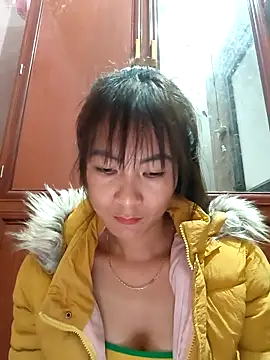 Yumyum kiw online show from 12-17-25, 03:01