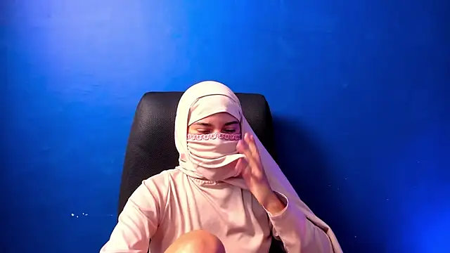 Snapshot of Sahira_and_Zaid chatting on 10-15-25, 06:30 Sahira and Zaid online show from 10-15-25, 06:30