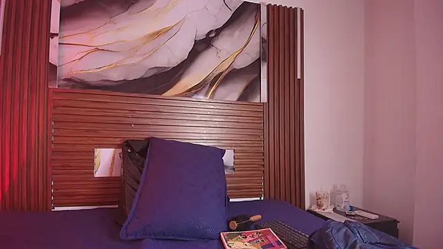 Evelin thompsson online show from 10-07-25, 07:22