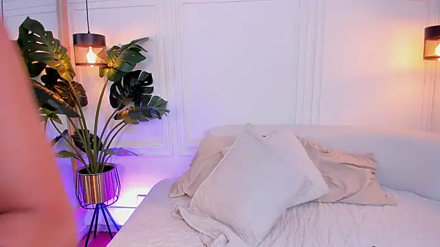 Snapshot of Dafne_Hillss chatting on 10-28-25, 12:30 Dafne Hillss online show from 10-28-25, 12:30