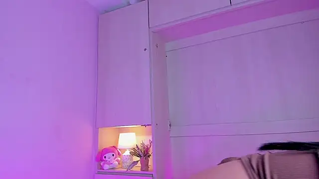 Snapshot of BrianaTaylorr chatting on 11-26-25, 08:21 BrianaTaylorr online show from 11-26-25, 08:21