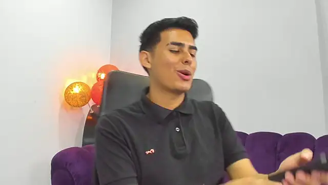 Snapshot of Matthewlodge chatting on 11-10-25, 01:32 Matthewlodge online show from 11-10-25, 01:32