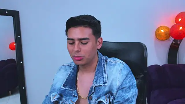 Snapshot of Matthewlodge chatting on 11-11-25, 03:01 Matthewlodge online show from 11-11-25, 03:01