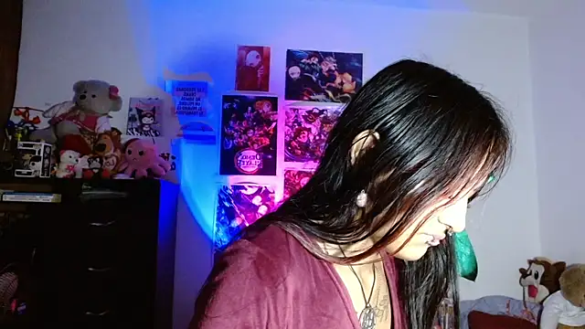 Snapshot of carolinerue chatting on 10-14-25, 05:52 carolinerue online show from 10-14-25, 05:52