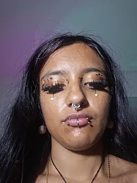 Snapshot of carolinerue chatting on 11-05-25, 10:59 carolinerue online show from 11-05-25, 10:59