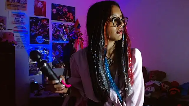 Snapshot of carolinerue chatting on 11-23-25, 01:49 carolinerue online show from 11-23-25, 01:49