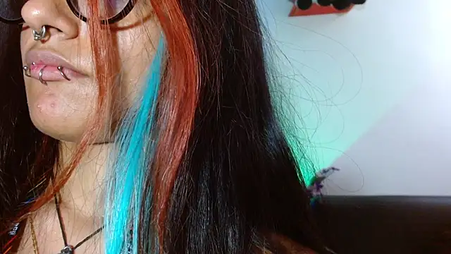 Snapshot of carolinerue chatting on 11-24-25, 07:13 carolinerue online show from 11-24-25, 07:13