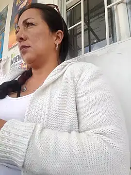 Snapshot of Misshot_01 chatting on 10-04-25, 08:29 Misshot 01 online show from 10-04-25, 08:29